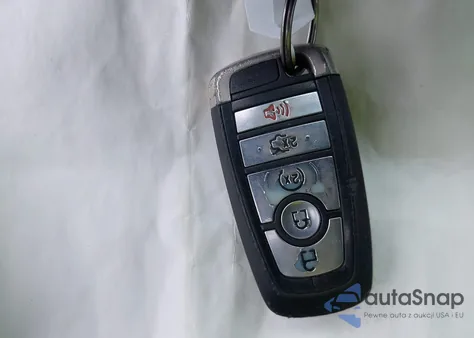 2018 Ford Fusion Hybrid Titanium z USA, uszkodzony, nr VIN 3FA6P0RUXJR124344